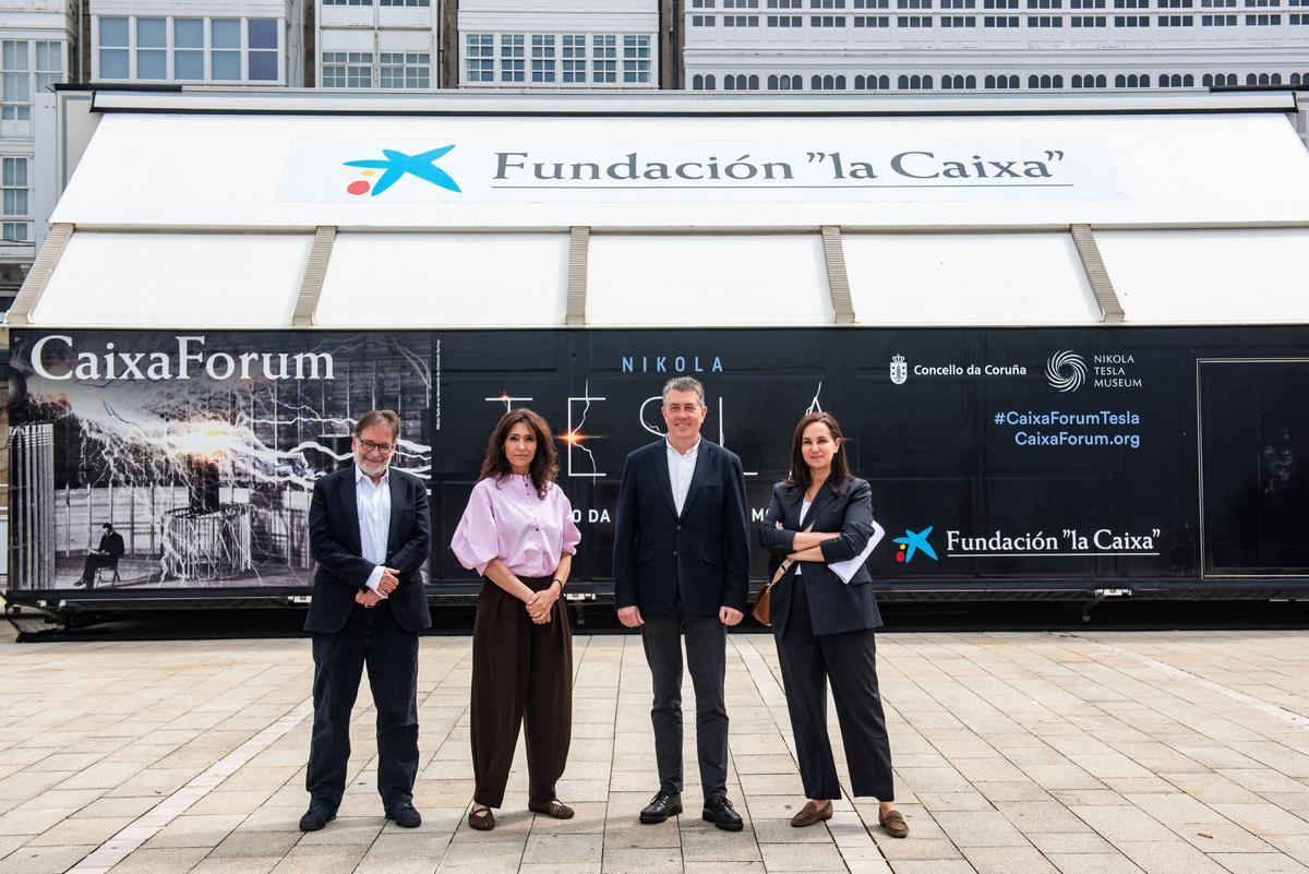 La muestra itinerante, organizada por la Fundación La Caixa, recorre la vida y obra del ingeniero serbio, figura clave en la historia de la ciencia gracias al desarrollo de inventos que marcaron el siglo XX.