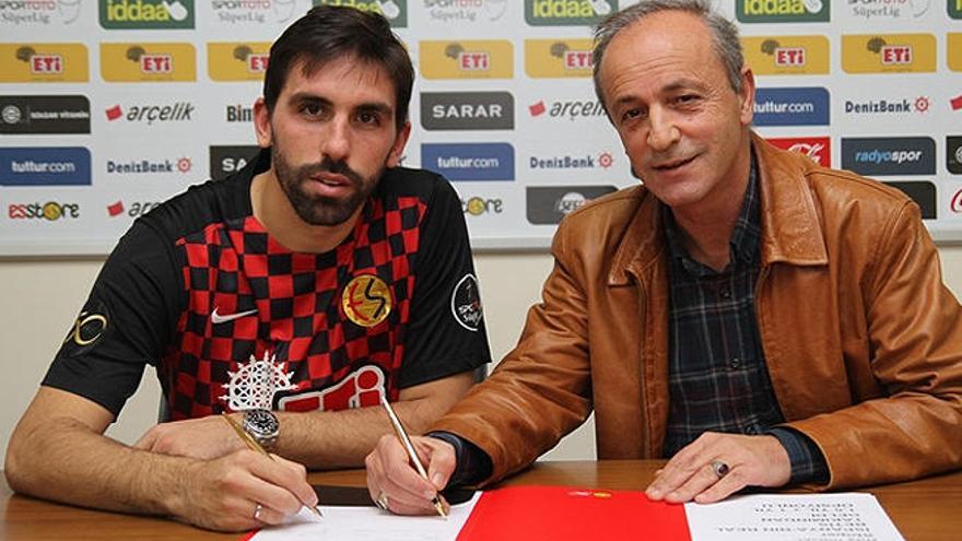 Jordi Figueras firma como jugador del Eskisehirspor.