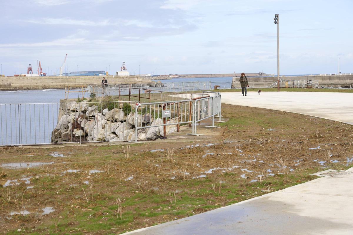 El paseo de Naval cumple un mes abierto a la ciudadanía (en imágenes)