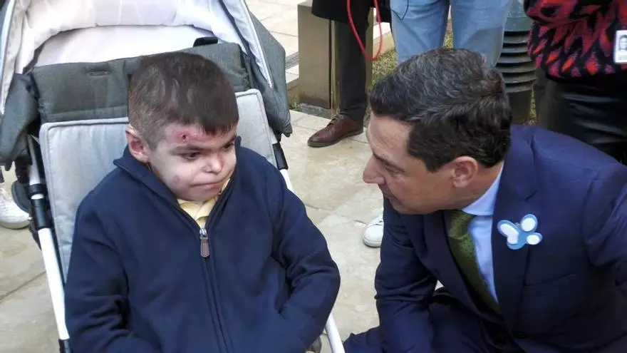 Andalucía asumirá el coste del tratamiento de Leo, el niño con piel de mariposa