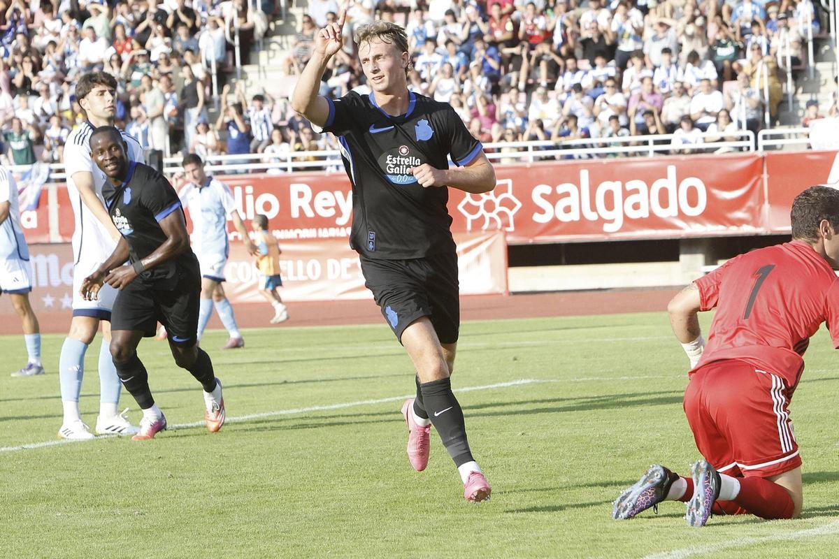 Gijselhart celebra su gol con el Deportivo ante el Compostela
