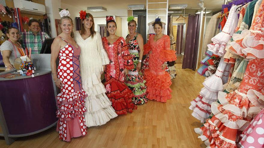 Vestidos de sevillanas, trajes flamencos y disfraces regionales para mujer  