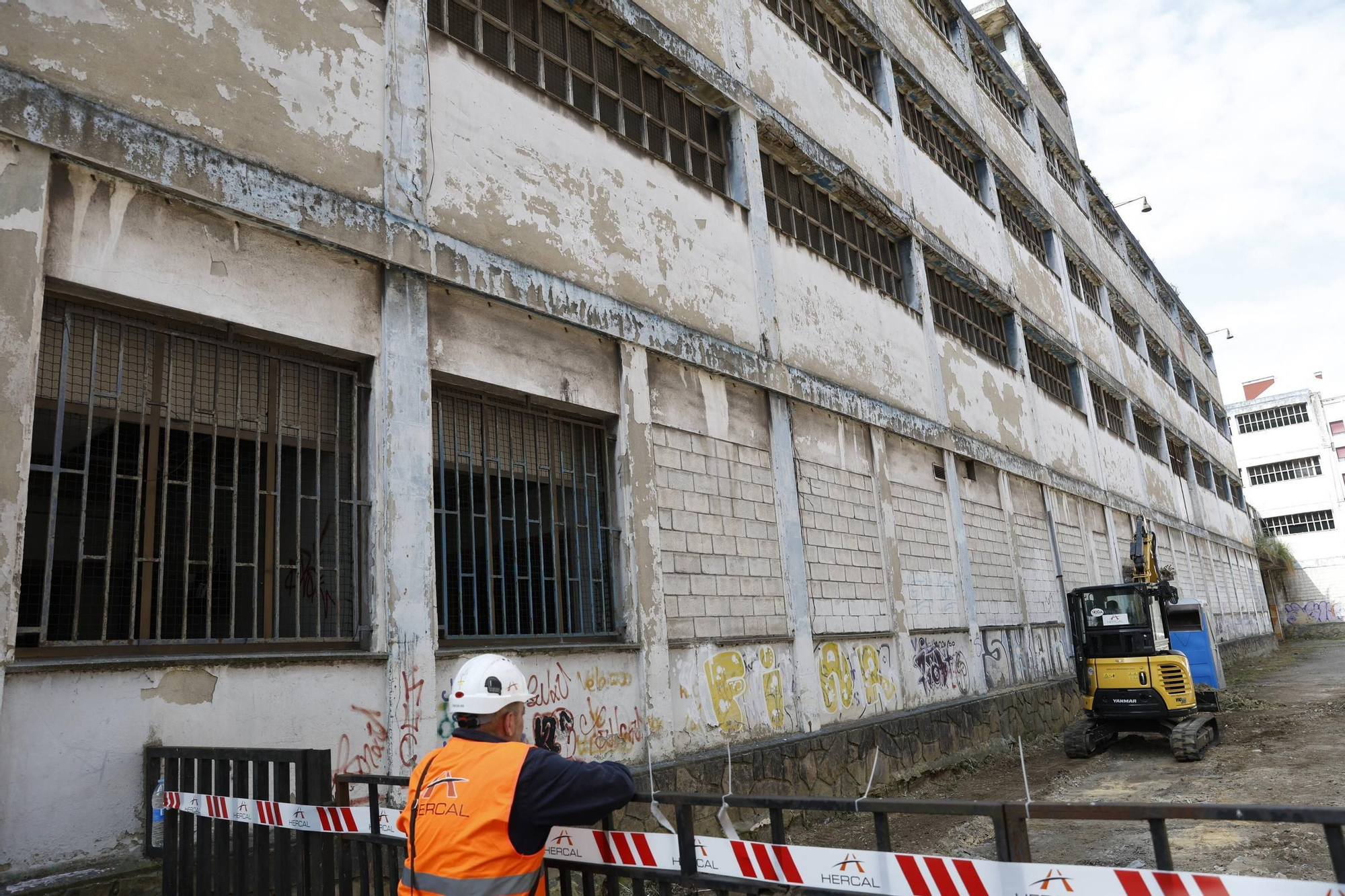 Así avanza la demolición de la nave de Flex