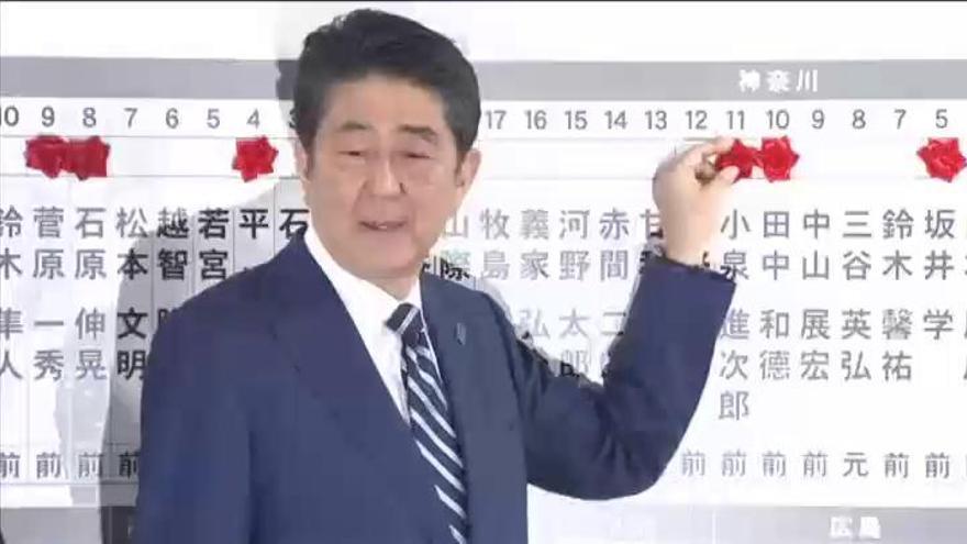 Shinzo Abe, arrasa en las elecciones legislativas