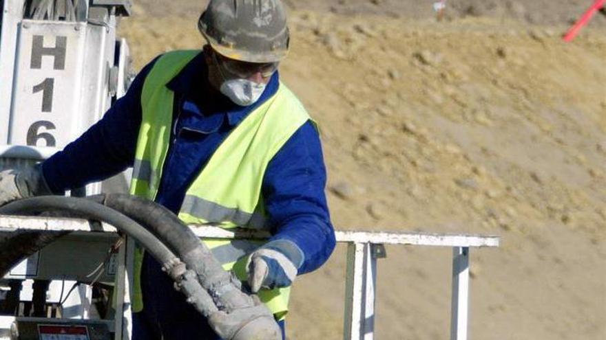 La construcción se pone mascarilla