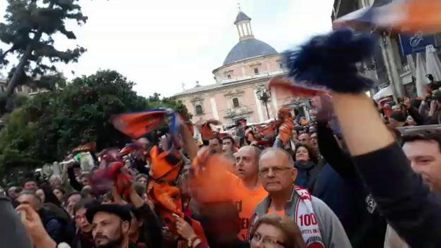 Así celebra la afición del Valencia Basket la Eurocup en la Generalitat