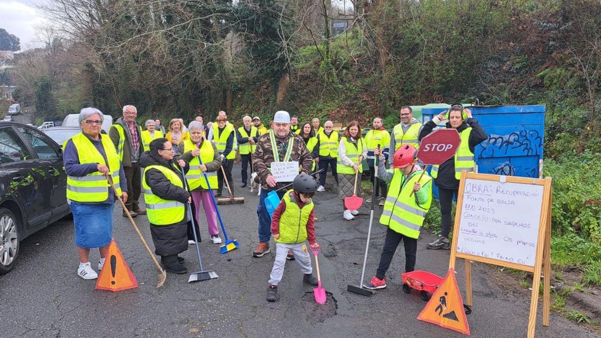 Protesta vecinal en 2023 para exigir las obras pendientes en Fonte da Balsa