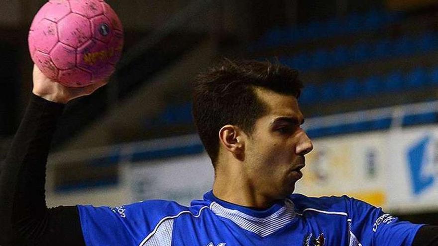 Chapela durante un partido en el Municipal. // Rafa Vázquez