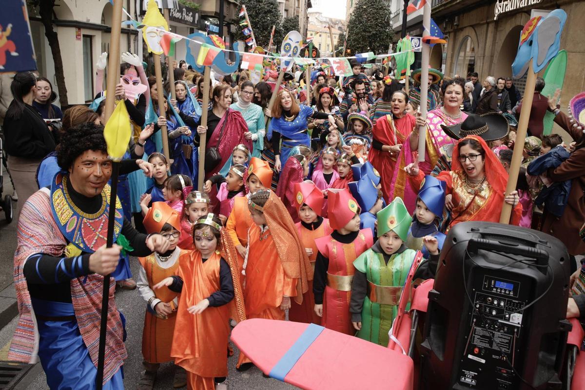 El desfile infantil de Antroxu por las calles de Gijón, en imágenes