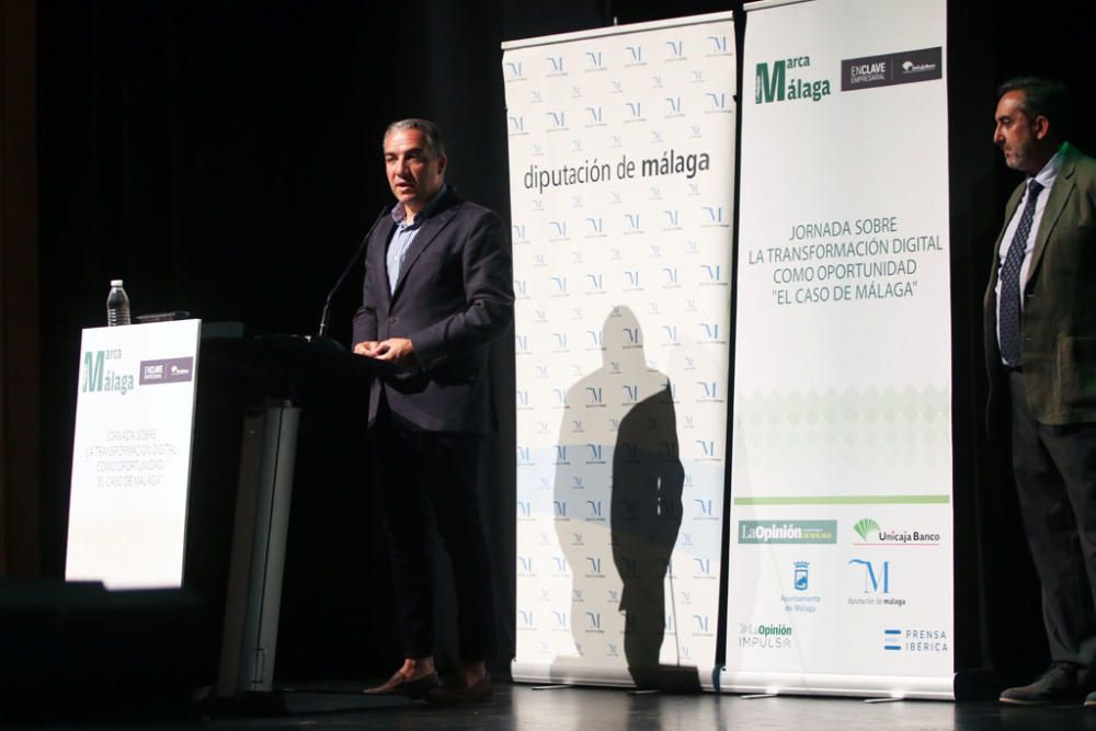 El conocido economista José María O'Kean impartió una conferencia sobre los retos de la transformación digital ante casi 200 asistentes