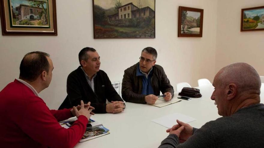 Por la izquierda, Tomás Cueria, Manuel Calvo y Rubén Rodríguez, con Miguel Fernández a la derecha.