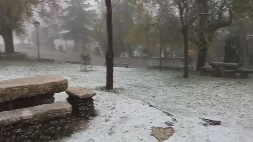 La nieve llega a la Sierra de Cabra