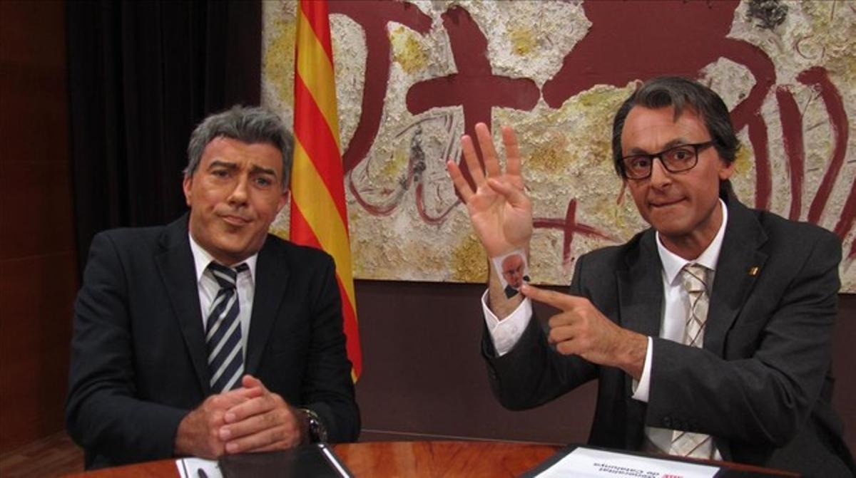 Pep Plaza, caracteritzat com a Francesc Homs, i Bruno Oro, com a Artur Mas. Pep Plaza, caracteritzat com a Francesc Homs, i Bruno Oro, com a Artur Mas.