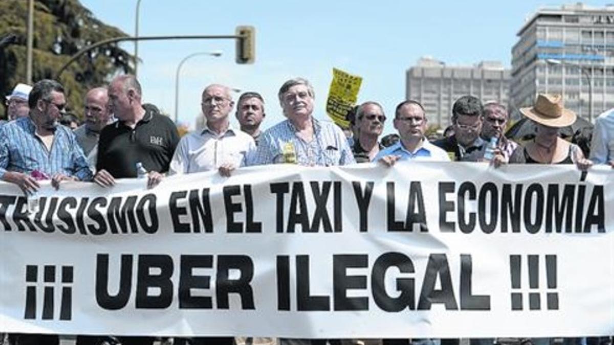 Manifestación de taxistas contra la plataforma de transporte Uber, el pasado junio, en Madrid.