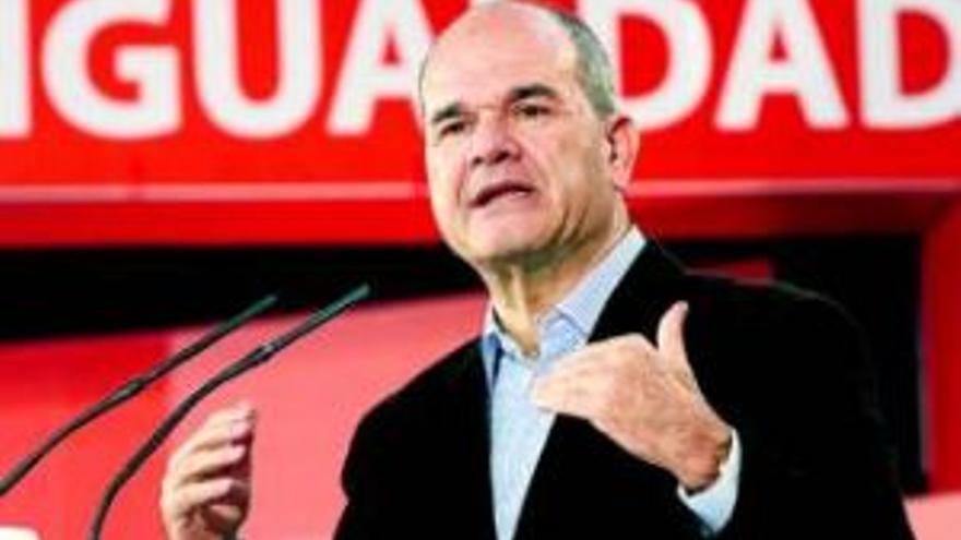 Chaves asegura que el PSOE no gobierna a golpe de encuesta