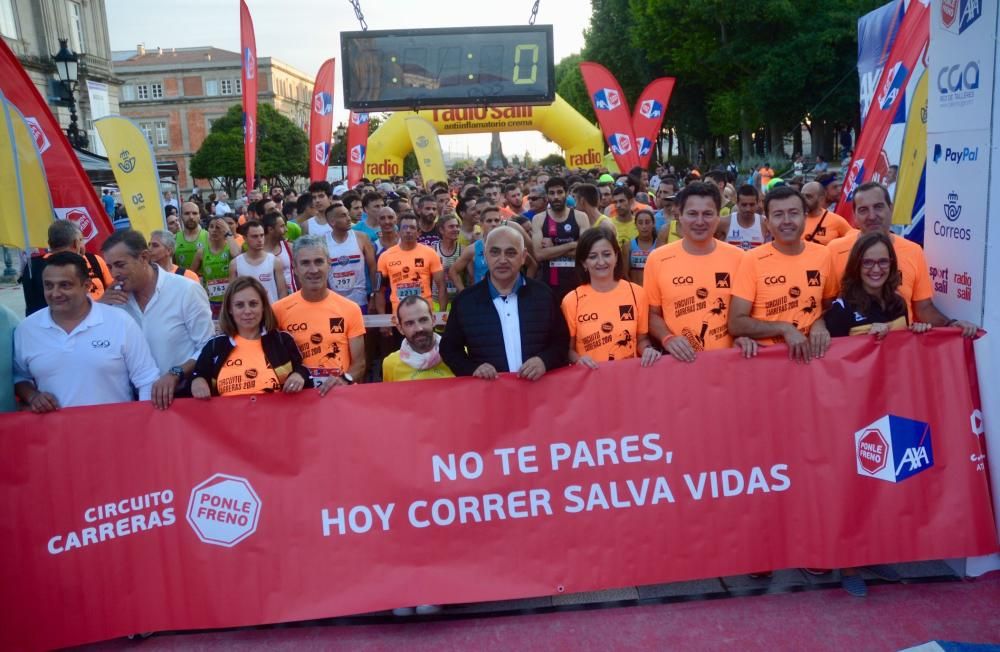 Kilómetros a pata por la seguridad vial en Pontevedra. // Rafa Vázquez