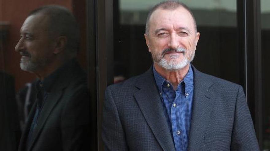 Pérez-Reverte, sobre la petición de López Obrador: &quot;Si se cree lo que dice, es imbécil&quot;