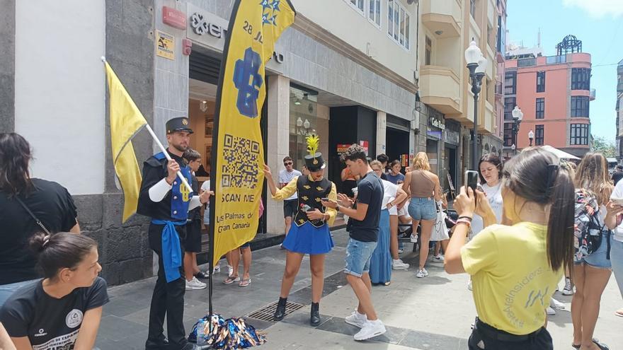 Locura en Las Palmas de Gran Canaria para ver en concierto a Quevedo por un euro