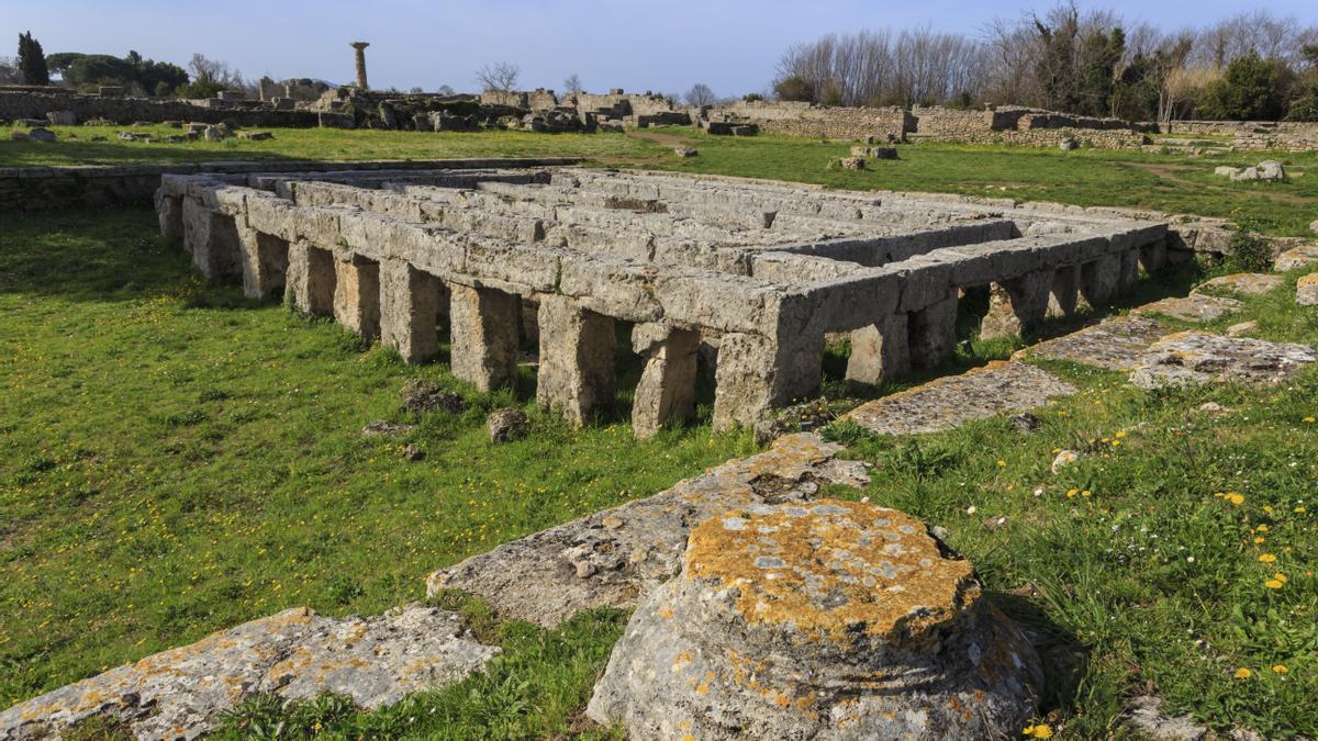 Gimnasio con piscina en la ciudad arqueológica grecorromana de Paestum, en Campania (Italia).