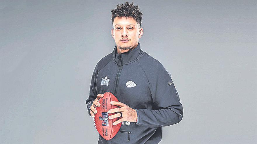 Patrick Mahomes, mariscal de campo y deportista orquesta