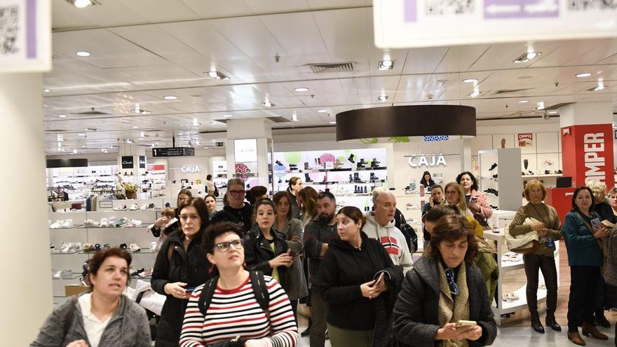 Recogida de dorsales de la Carrera de la Mujer en el El Corte Inglés de Murcia (viernes por la mañana)