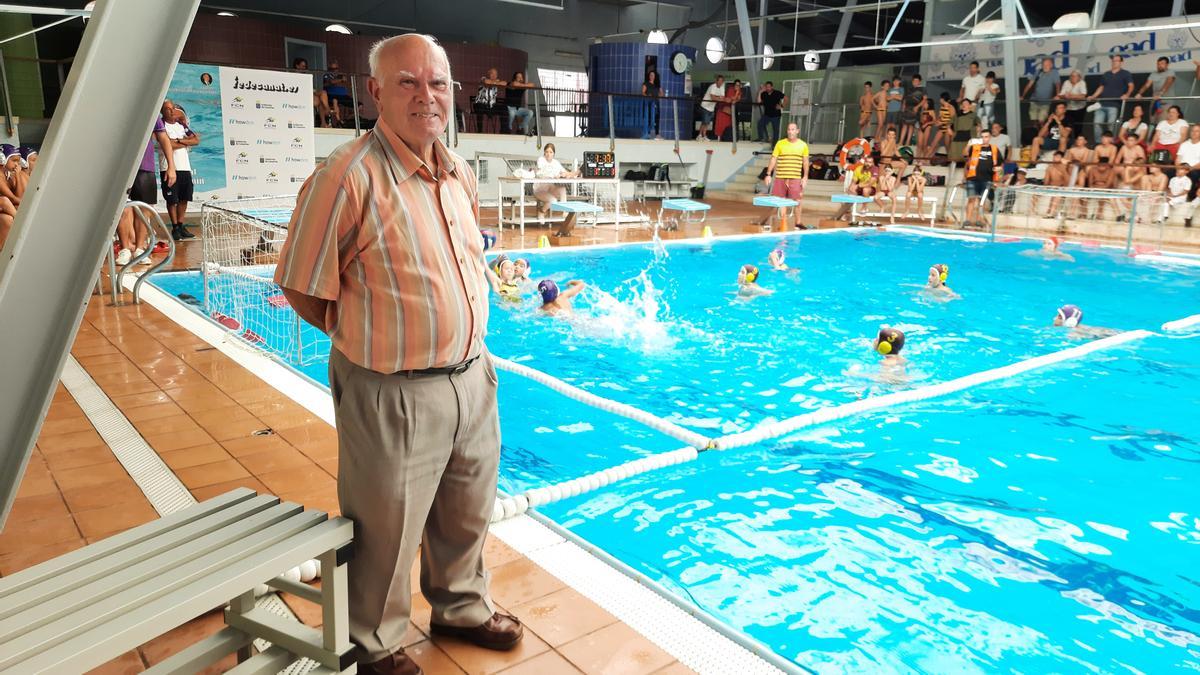 El orgullo de José Antonio se reflejó viendo las evoluciones de las nuevas generaciones en la piscina David González Rodríguez.