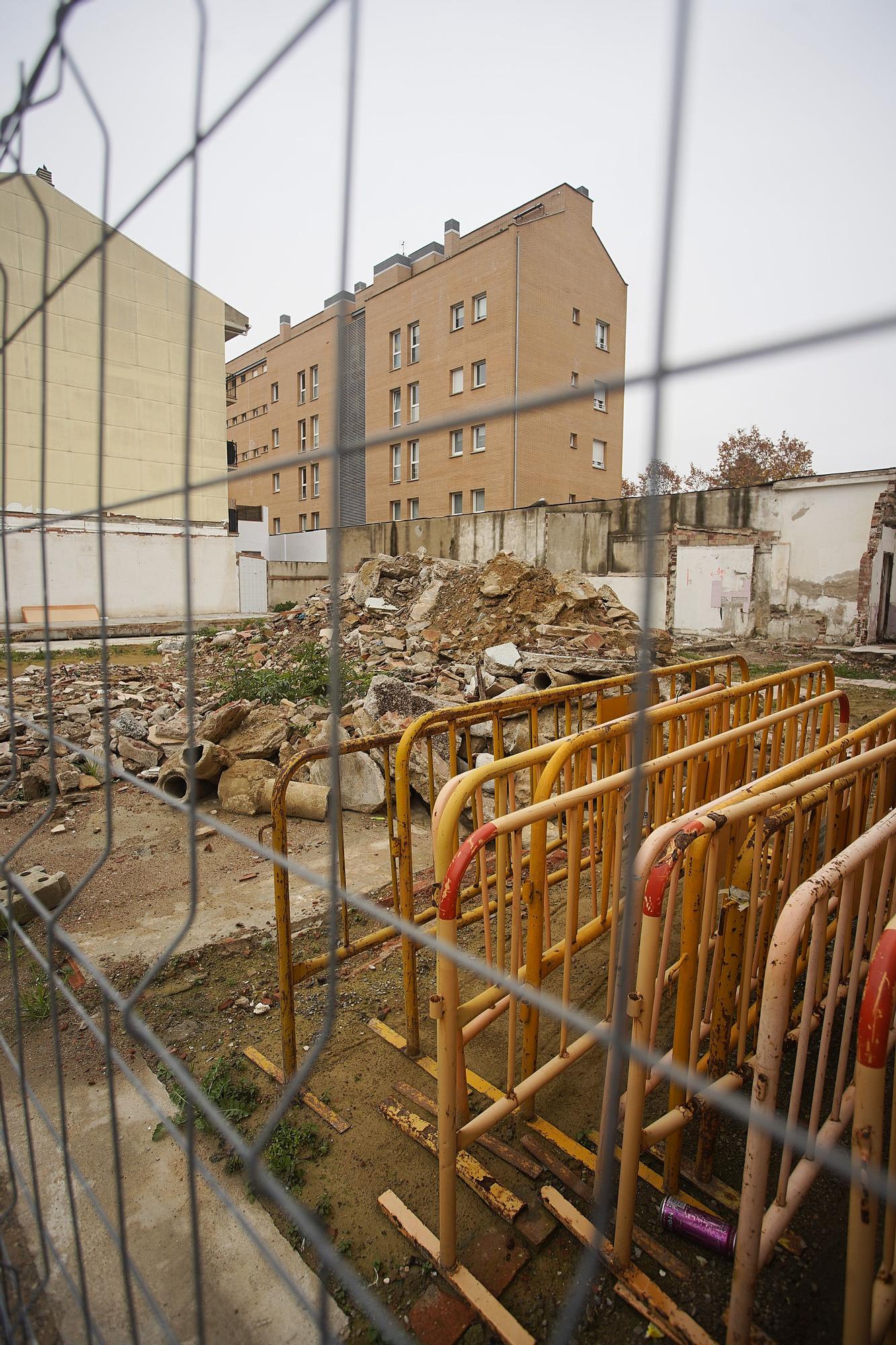 L’enderroc de les cases del carrer Universitat de Montpeller, aturat de nou pel risc als edificis contigus