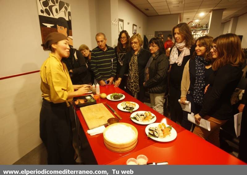 GALERÍA DE FOTOS -- La reconocida cocinera japonesa Taka Sasaki triunfa con su taller de cocina en Vila-real