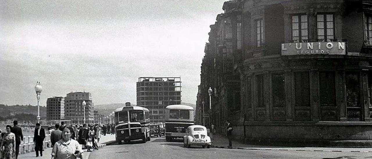 El edificio principal del &quot;martillo de Capua&quot; en los años sesenta.