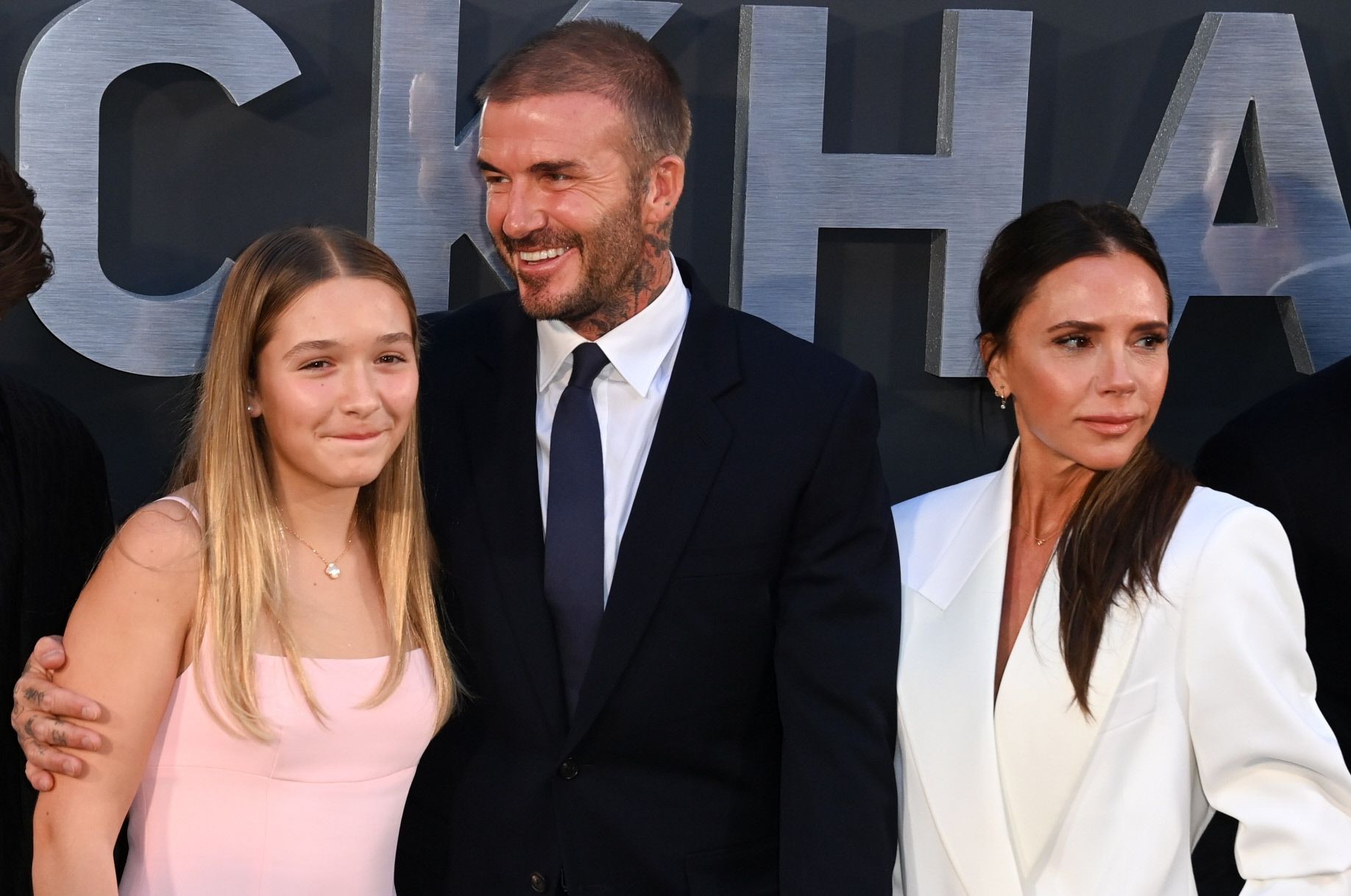David, Victoria y Harper Beckham en el estreno de 'Beckham'.