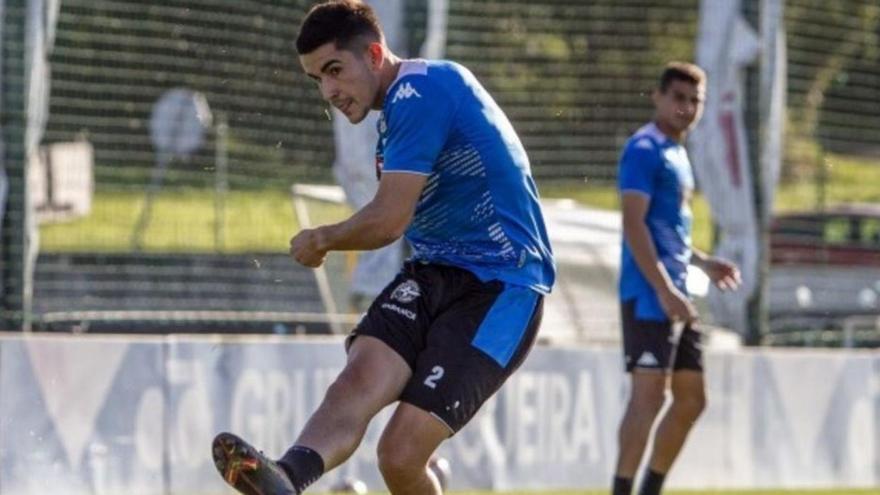 Valín, en un entrenamiento en Abegondo. | // RCD