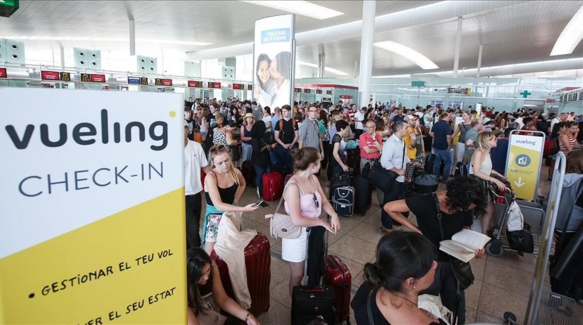 jcarbo34531404 barcelona 1 7 2016 colas en el aeropuerto por problemas en160701165639 jcarbo34531404 barcelona 1 7 2016 colas en el aeropuerto por problemas en160701165639