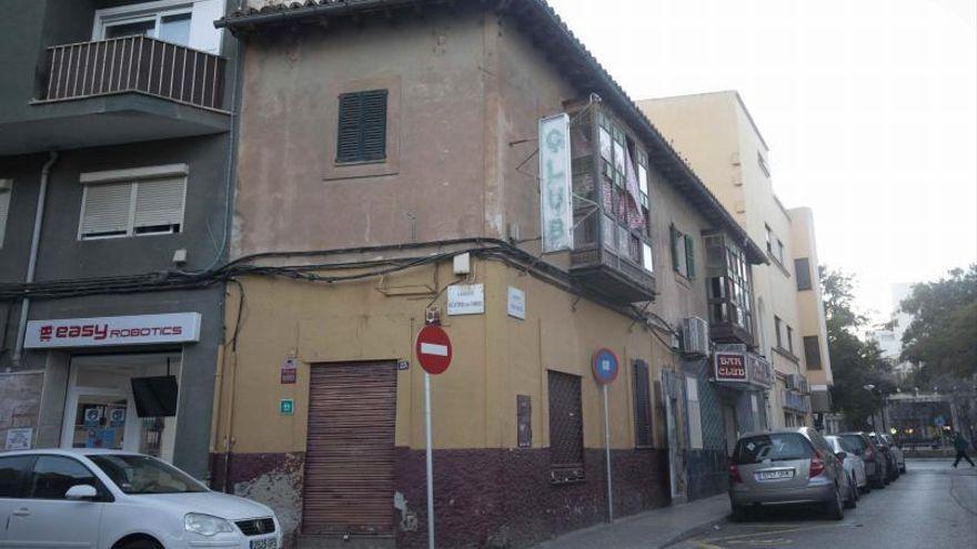 Local de la calle Joan Bauzà, en Palma, donde ocurrieron los hechos el lunes de madrugada. / GUILLEM BOSCH