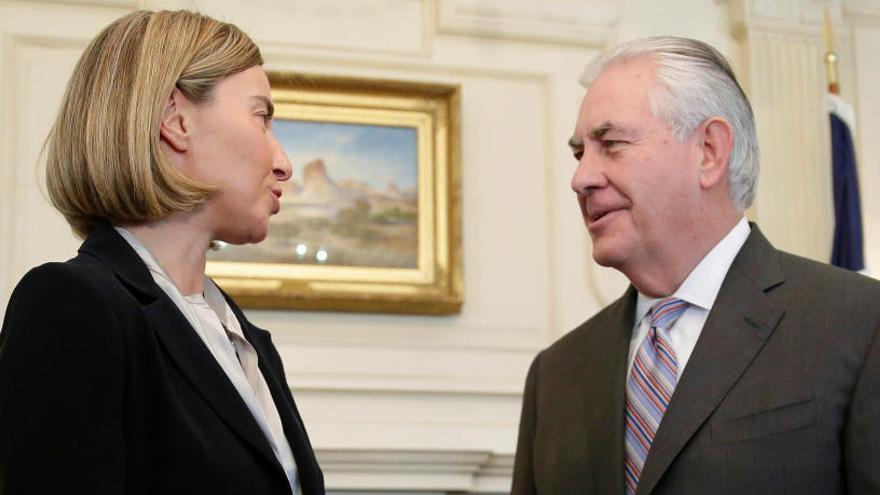 El secretario de Estado Rex Tillerson recibe a Federica Mogherini.