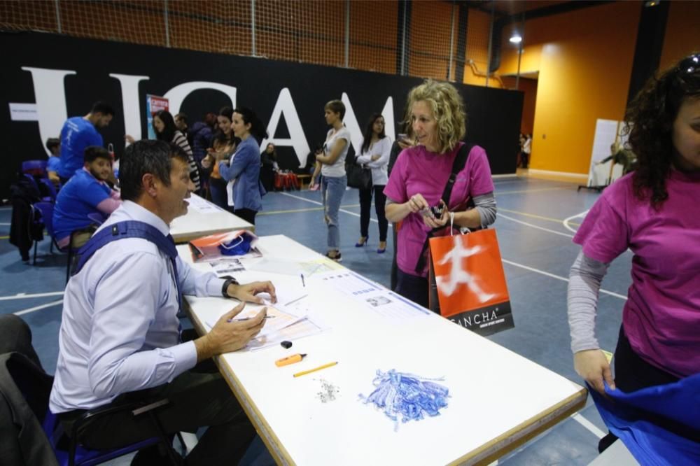 Entrega de dorsales de la Carrera de la Mujer