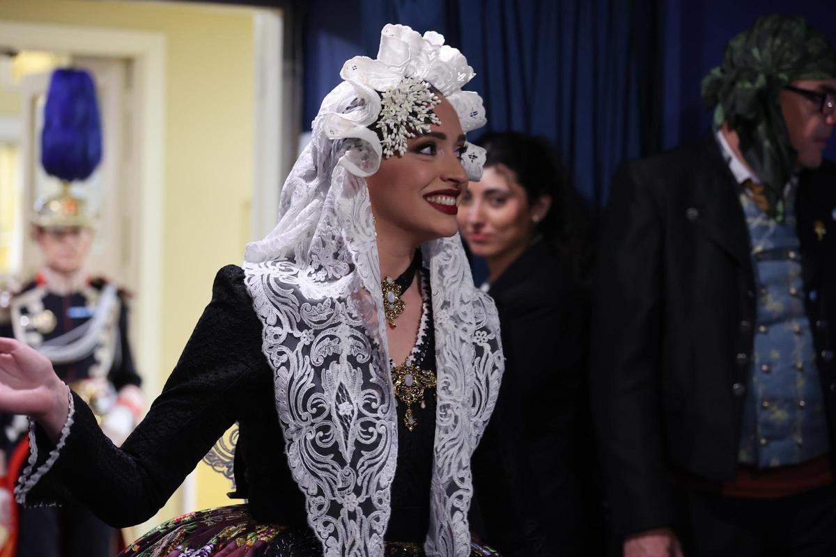 Carmen Prades visita Alicante para la proclamación de la Bellea del Foc, María Pastor