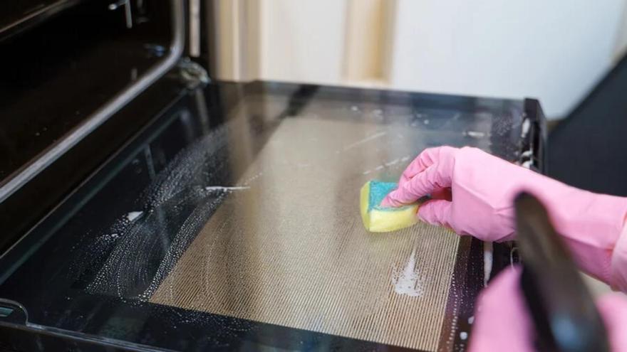 El popular producto con el que has de limpiar siempre: el horno lo deja como nuevo