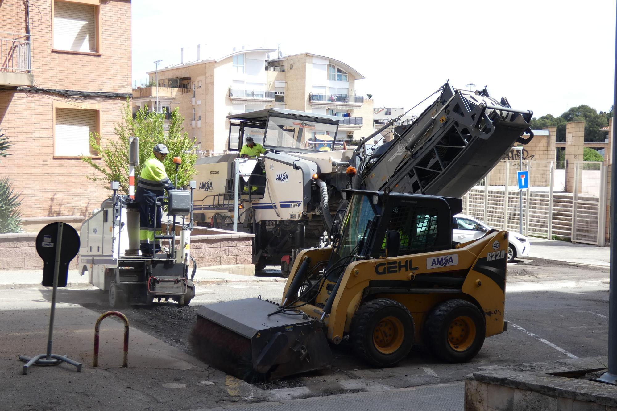 Comencen les tasques d'asfaltatge del carrer Cresques Elies de Figueres