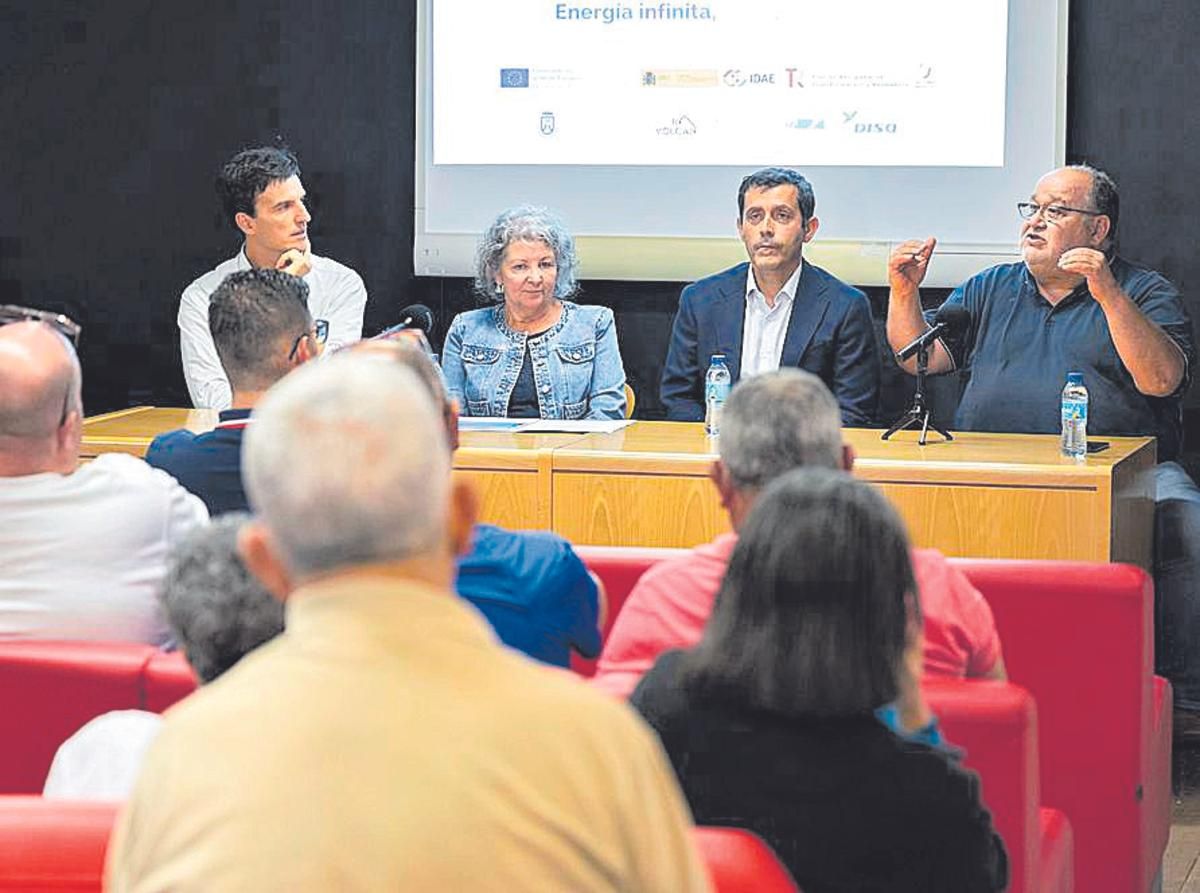 Reunión celebrada esta semana en Vilaflor para explicar el proyecto de geotermia.