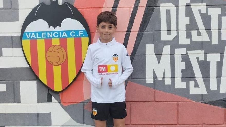 Aleix Lázaro, del Ciutat de Xàtiva CFB, tras fichar por el Valencia CF.