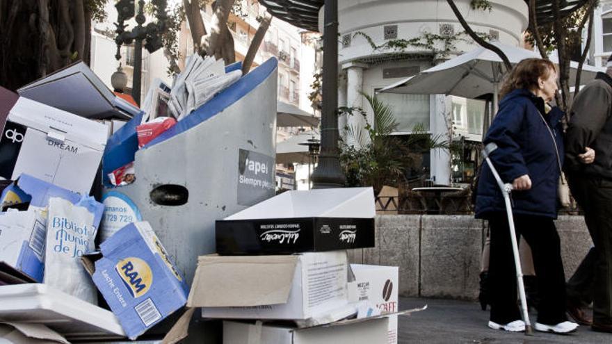 Estudian retirar los contenedores en Gabriel Miró y el Portal de Elche durante el día