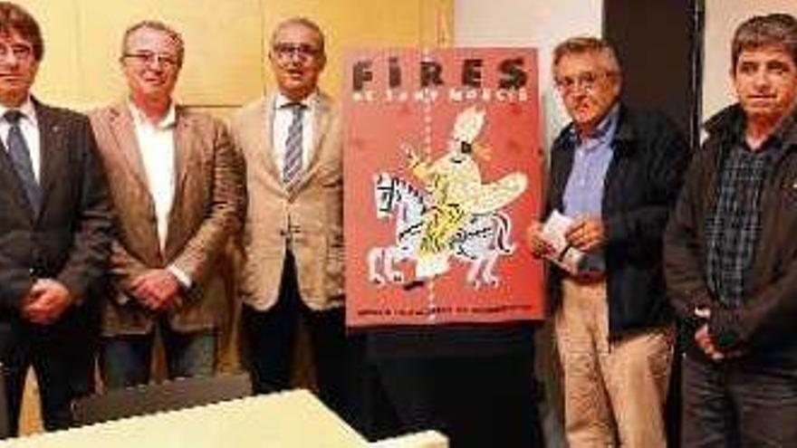 L&#039;alcalde de Girona amb els quatre membres del col·lectiu que ha creat el cartell d&#039;aquest any.