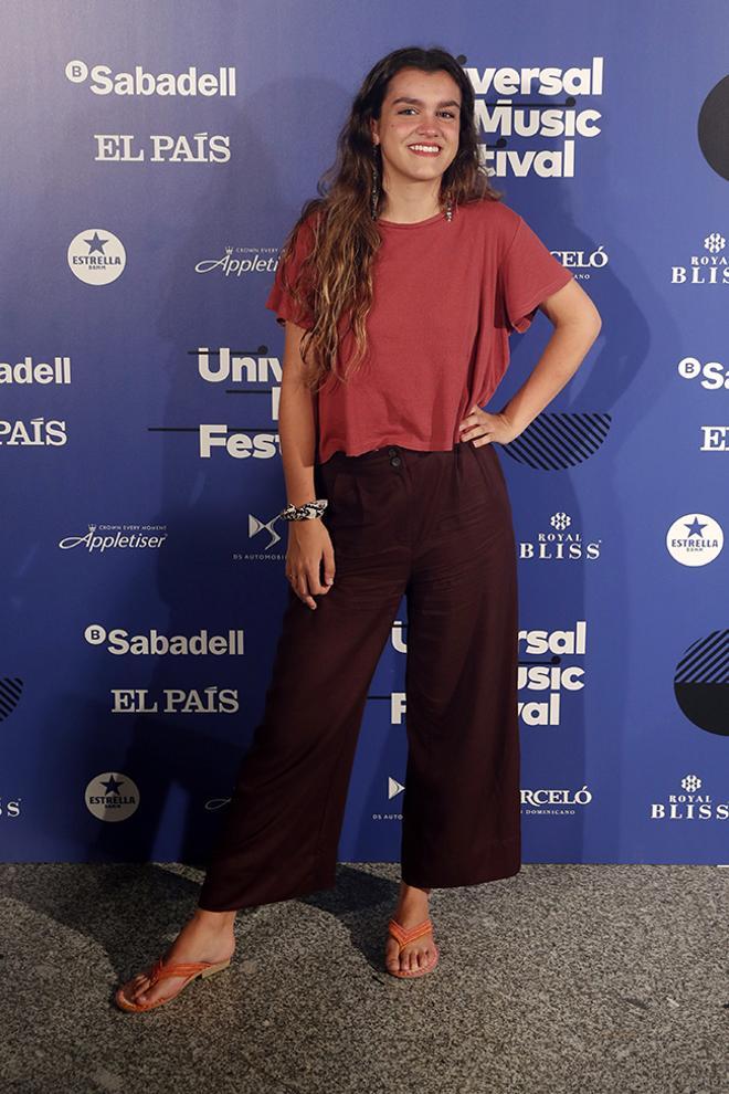 Amaia Romero con chanclas de piscina