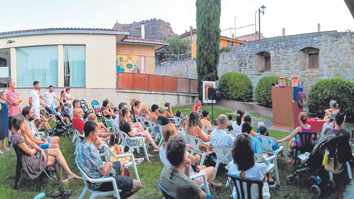 Trapusteros Teatro actuó en Estopiñán del Castillo y en Graus en la tercera edición del festival.