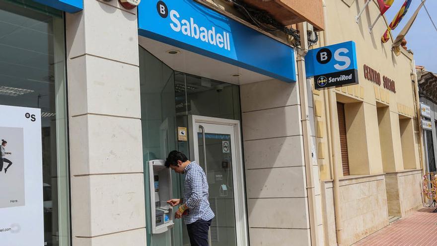 El Sabadell aprovecha la pandemia para acelerar el cierre de oficinas