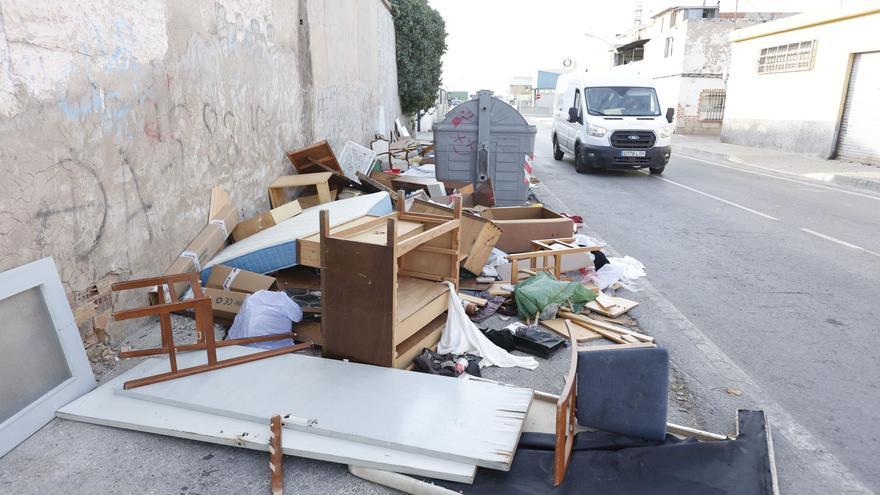 Un polígono convertido en vertedero en Alicante