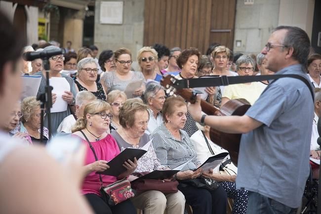 Arribada de la Flama del Canigó a Manresa