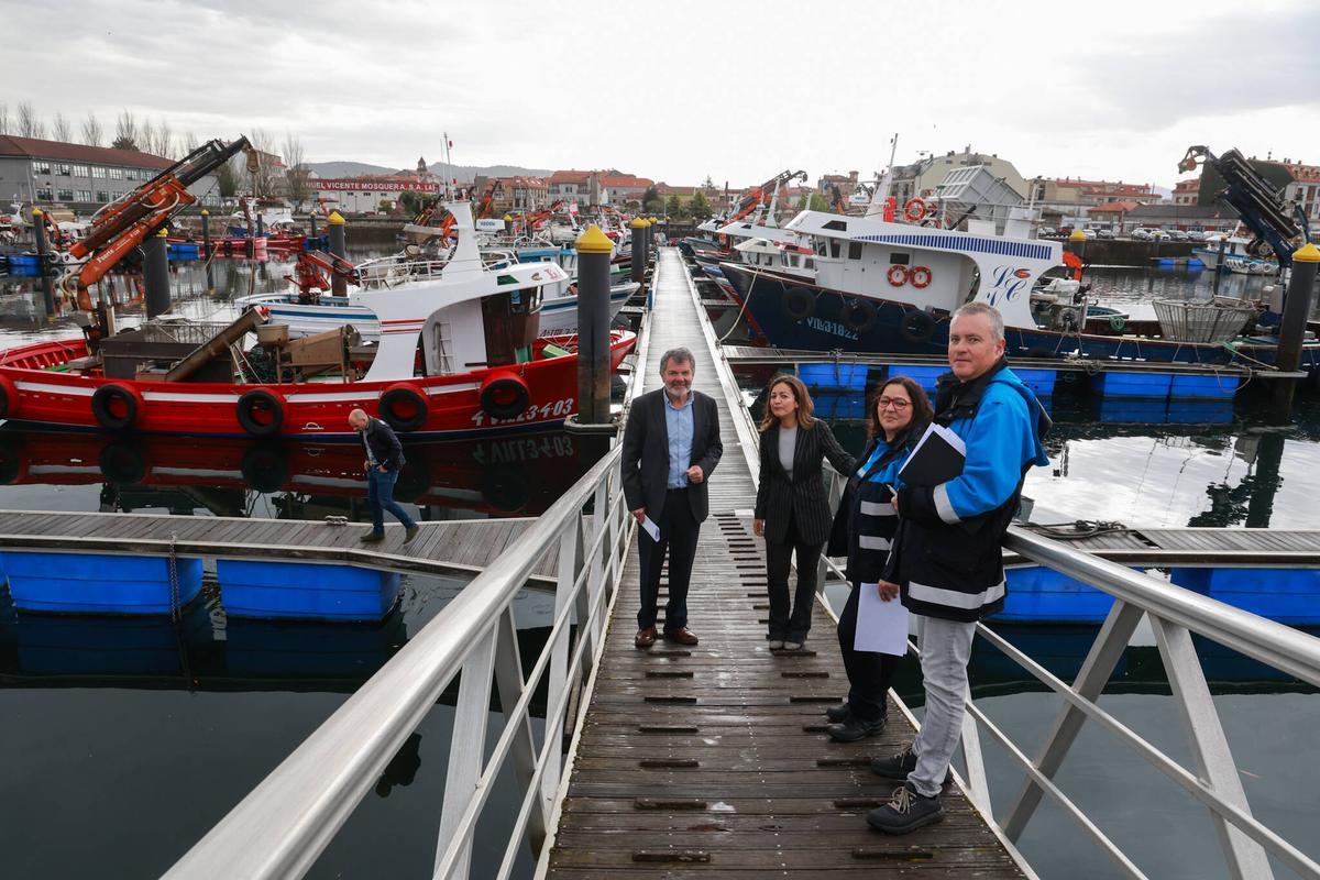 Visita de la titular de Mar al muelle de Vilanova de Arousa.