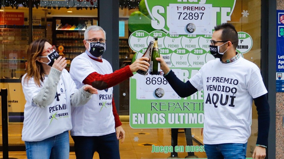 Celebración de un premio de la Lotería de Navidad