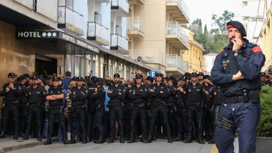 Un hotel de El Bruc comina a los guardias civiles a &quot;abandonar el establecimiento&quot;